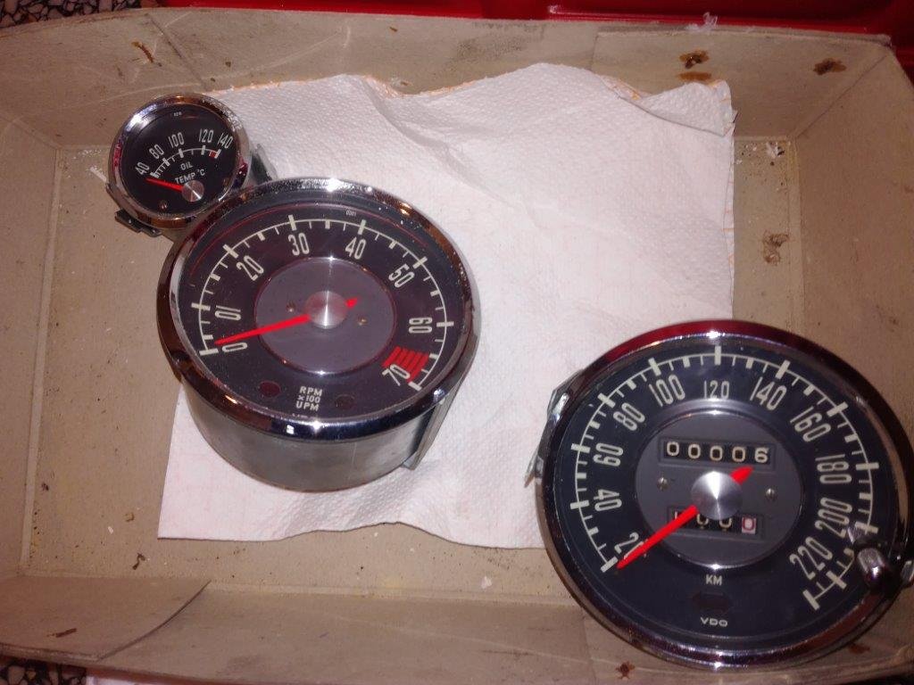 BMW 1600 GT, Armaturen.jpg